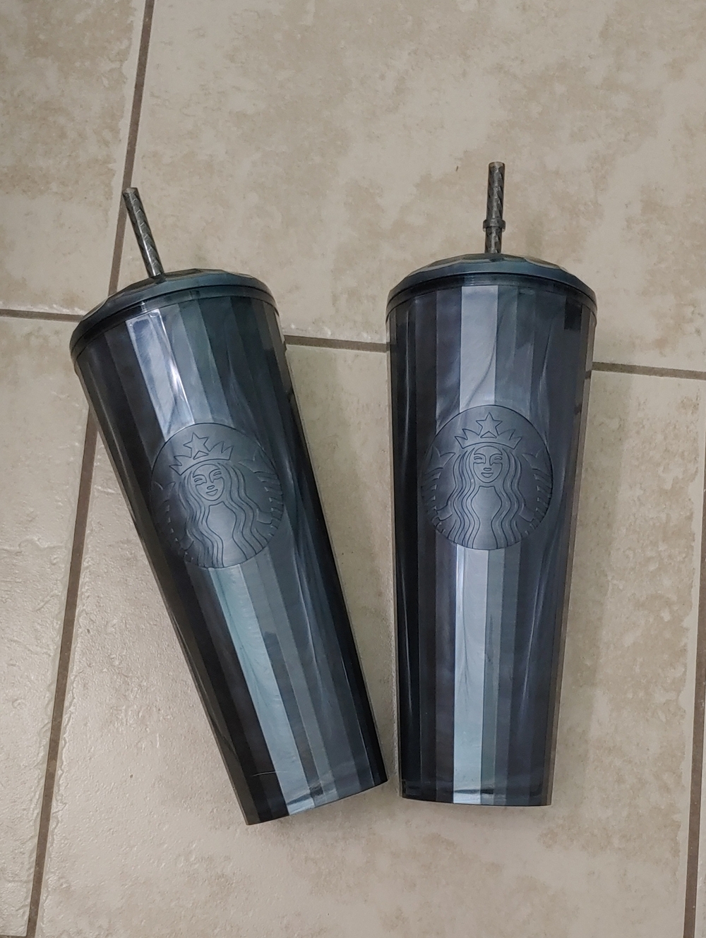 Starbucks Black Pearl Iridescent Venti Tumbler NWT with Straw Set Of 2